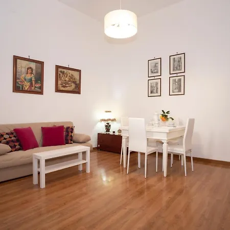דירה Donna Rosaria House *