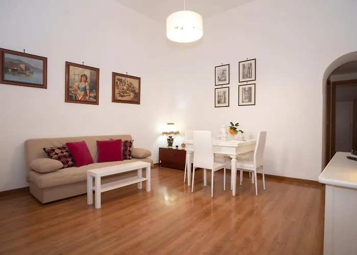 Апартаменти Donna Rosaria House *