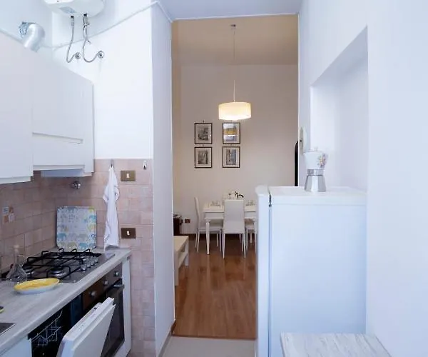 Апартаменти Donna Rosaria House *