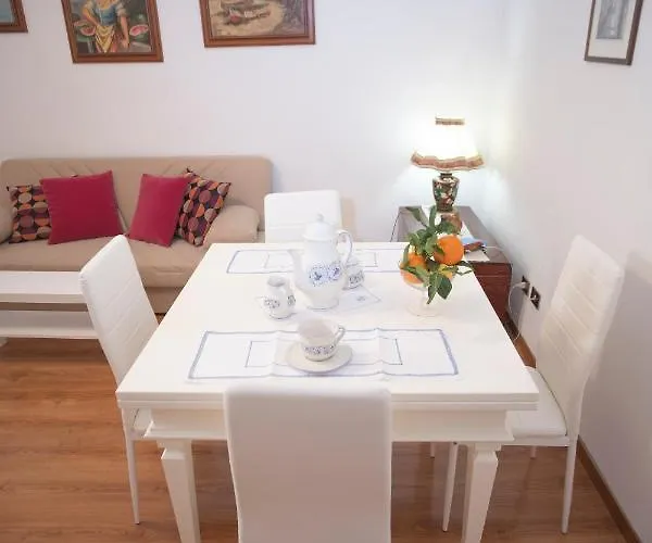 Donna Rosaria House * Сорренто